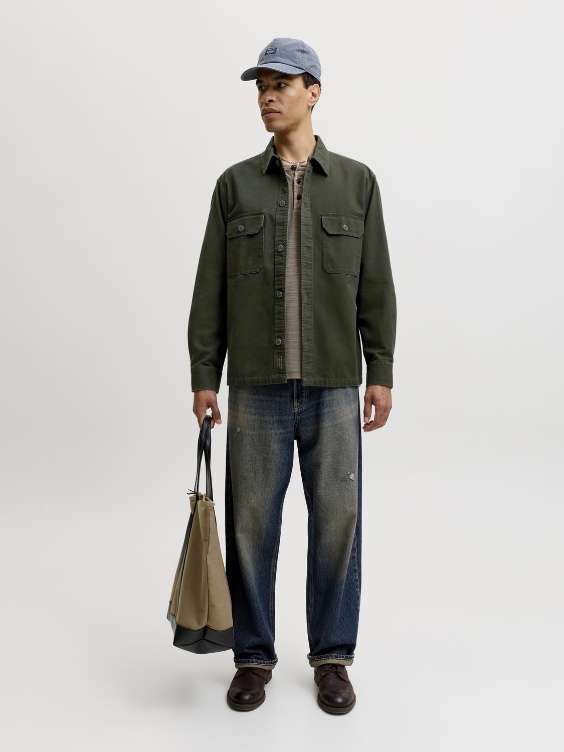 model_shot-front_full
